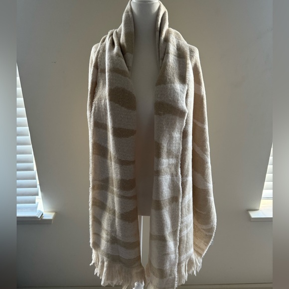 *****SOLD******Brushed Blanket Scarf/Shawl- NWT - Picture 3 of 12